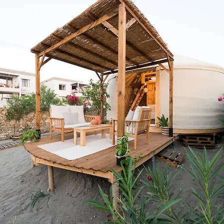 Yurt Kalamaki Seaside Glamping * Tympáki
