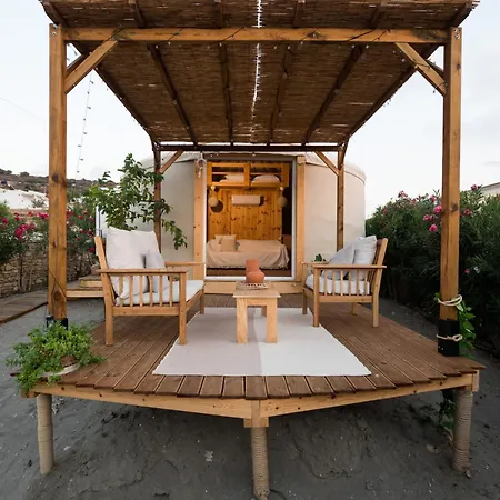 مكان تخييم Yurt Kalamaki Seaside Glamping
