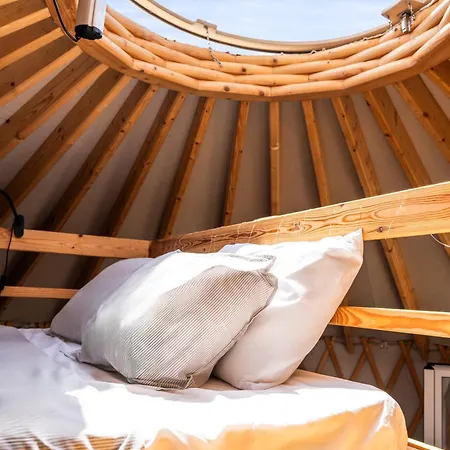 Yurt Kalamaki Seaside Glamping 캠프장 팀파키