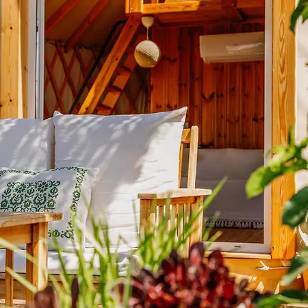 캠프장 Yurt Kalamaki Seaside Glamping