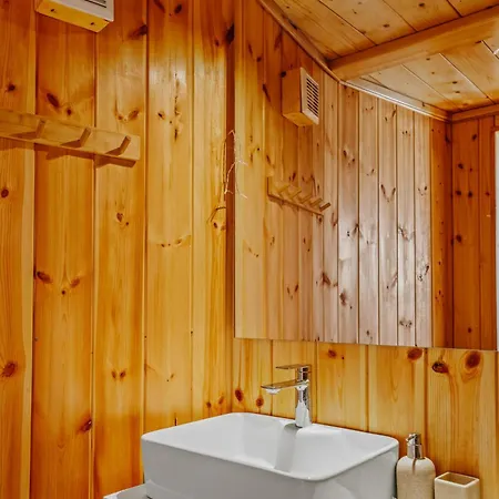 مكان تخييم Yurt Kalamaki Seaside Glamping