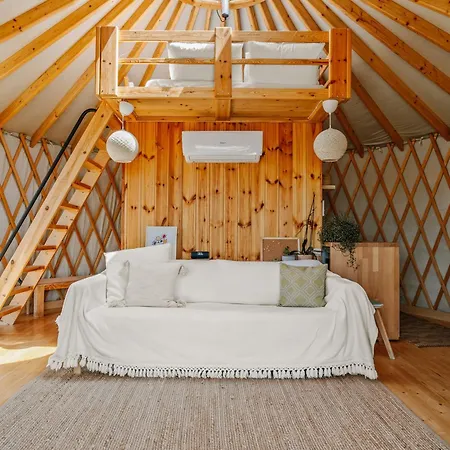 캠프장 Yurt Kalamaki Seaside Glamping *