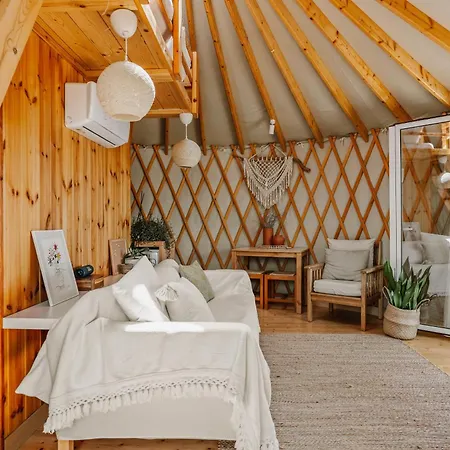 مكان تخييم Yurt Kalamaki Seaside Glamping