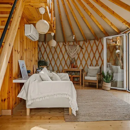 Yurt Kalamaki Seaside Glamping 캠프장